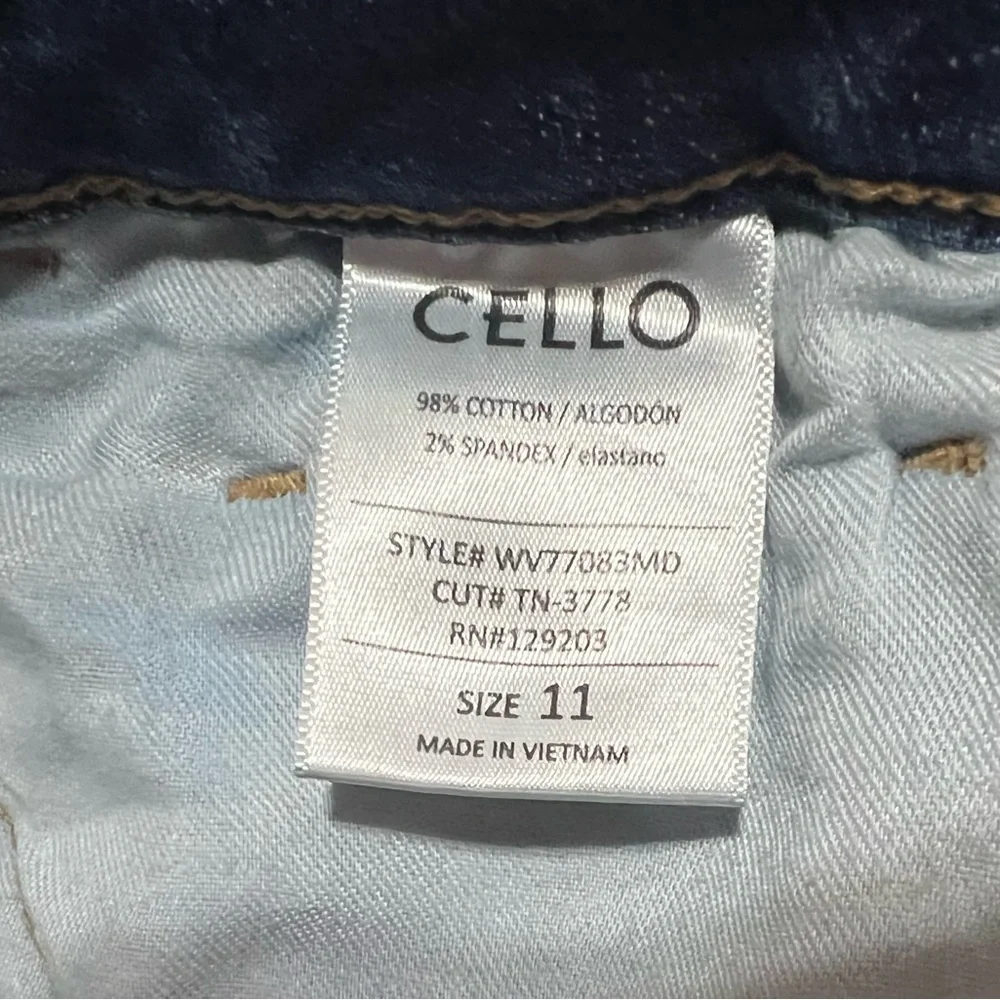 Cello Distressed Destroyed Ankle Jeans Stretch Size 11 - Picture 7 of 7